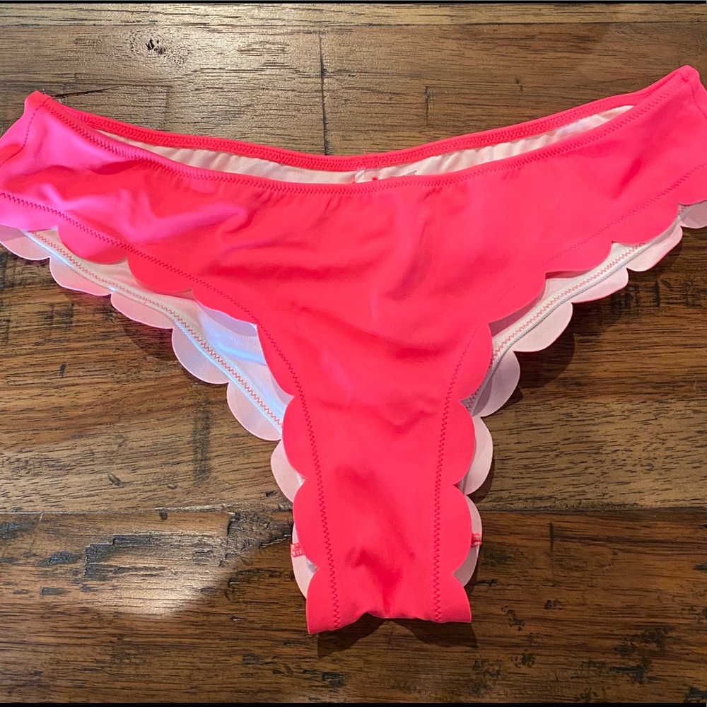 Pink Victoria’s Secret scallop bikini bottoms NWT